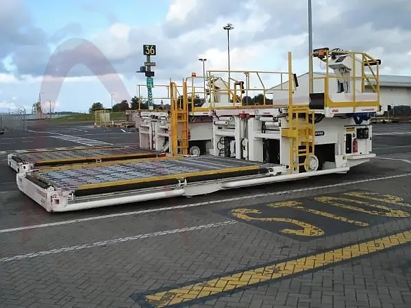 FMC COMMANDER 15S - Aircraft cargo loader: picture 1 FMC COMMANDER 15S - Aircraft cargo loader: picture 1