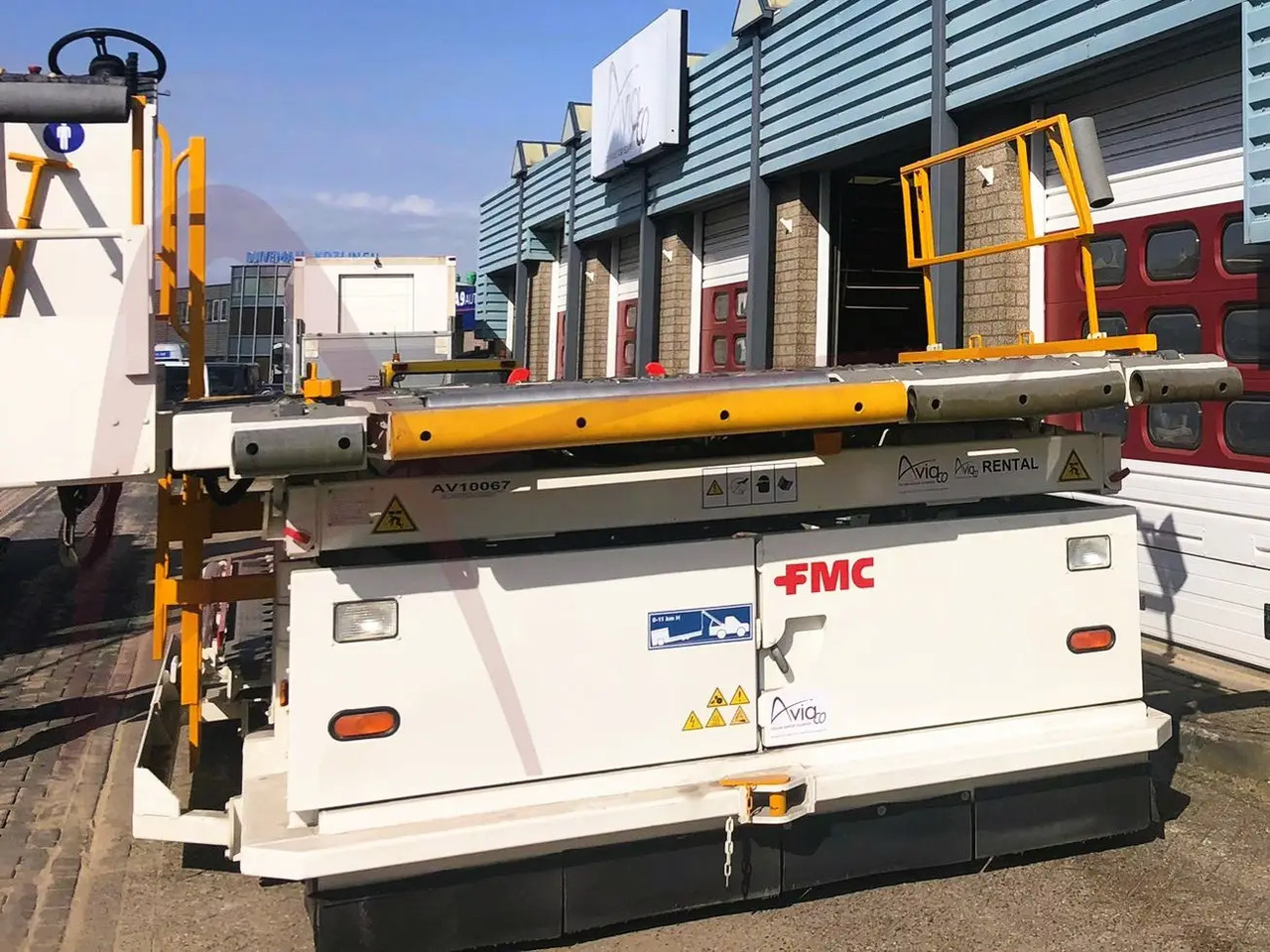 FMC COMMANDER 15iW - Aircraft cargo loader: picture 1 FMC COMMANDER 15iW - Aircraft cargo loader: picture 1