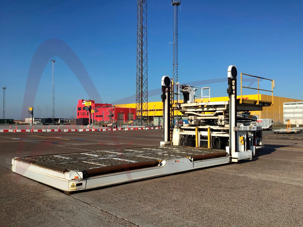 FMC COMMANDER 30H - Aircraft cargo loader: picture 2 FMC COMMANDER 30H - Aircraft cargo loader: picture 2