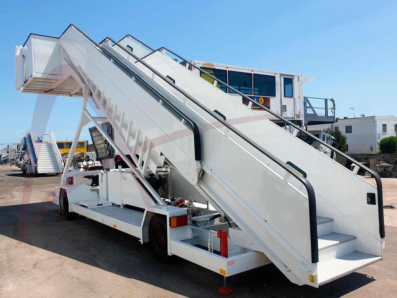 FMC SMART STEP - Passenger stairs: picture 3 FMC SMART STEP - Passenger stairs: picture 3