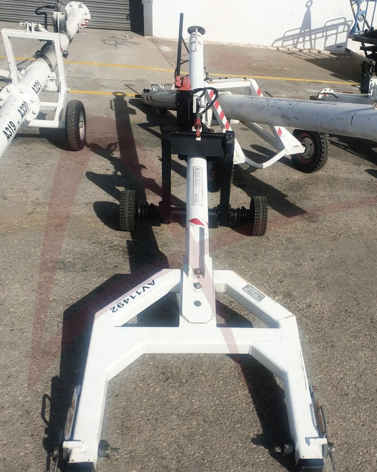 FLADUNG FSST MD80/DC9 - Ground support equipment: picture 2 FLADUNG FSST MD80/DC9 - Ground support equipment: picture 2