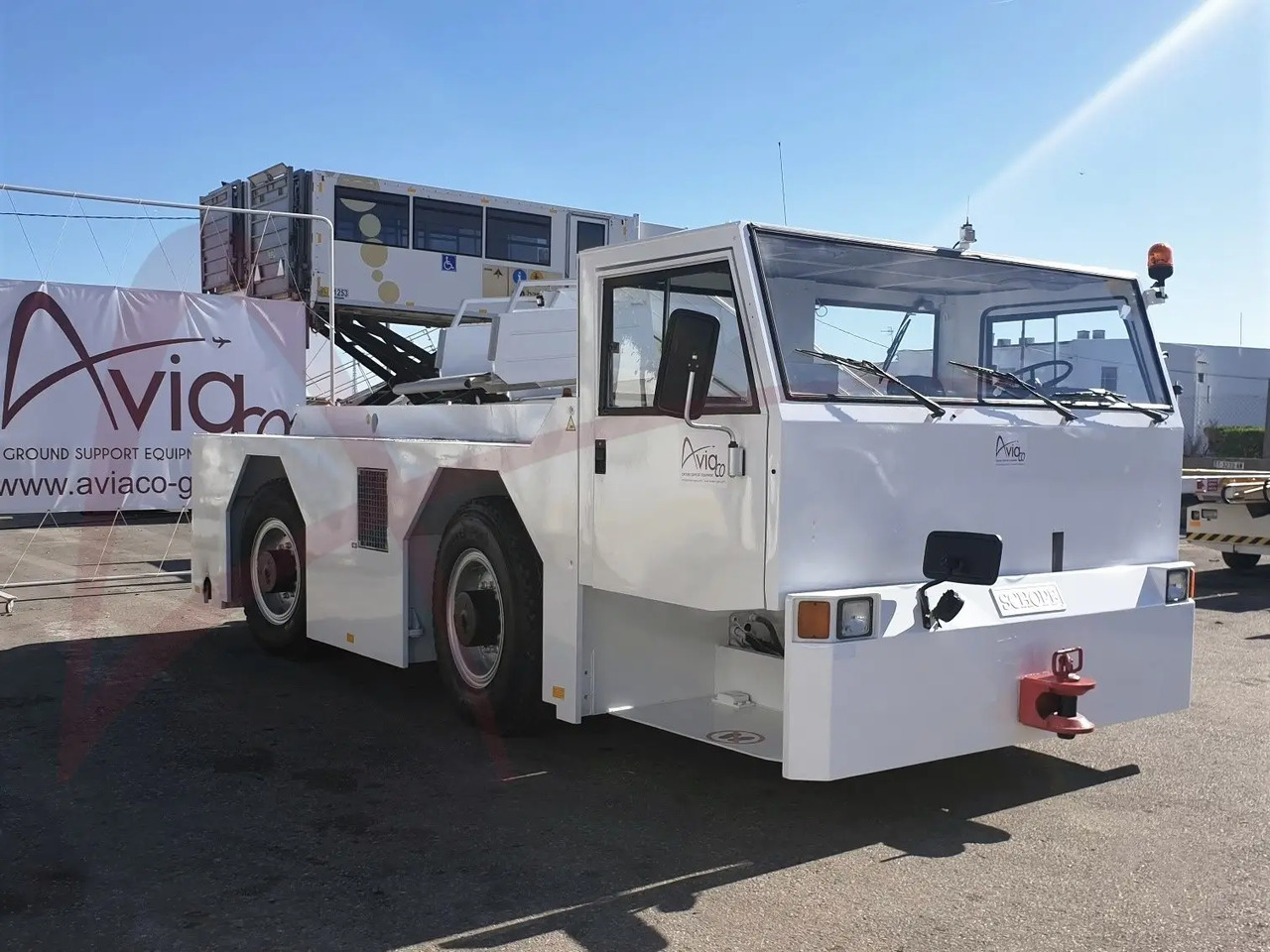 SCHOPF F180 - Pushback tractor: picture 1 SCHOPF F180 - Pushback tractor: picture 1