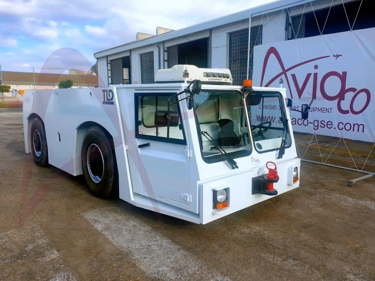 TLD TMX-400 - Pushback tractor: picture 1 TLD TMX-400 - Pushback tractor: picture 1