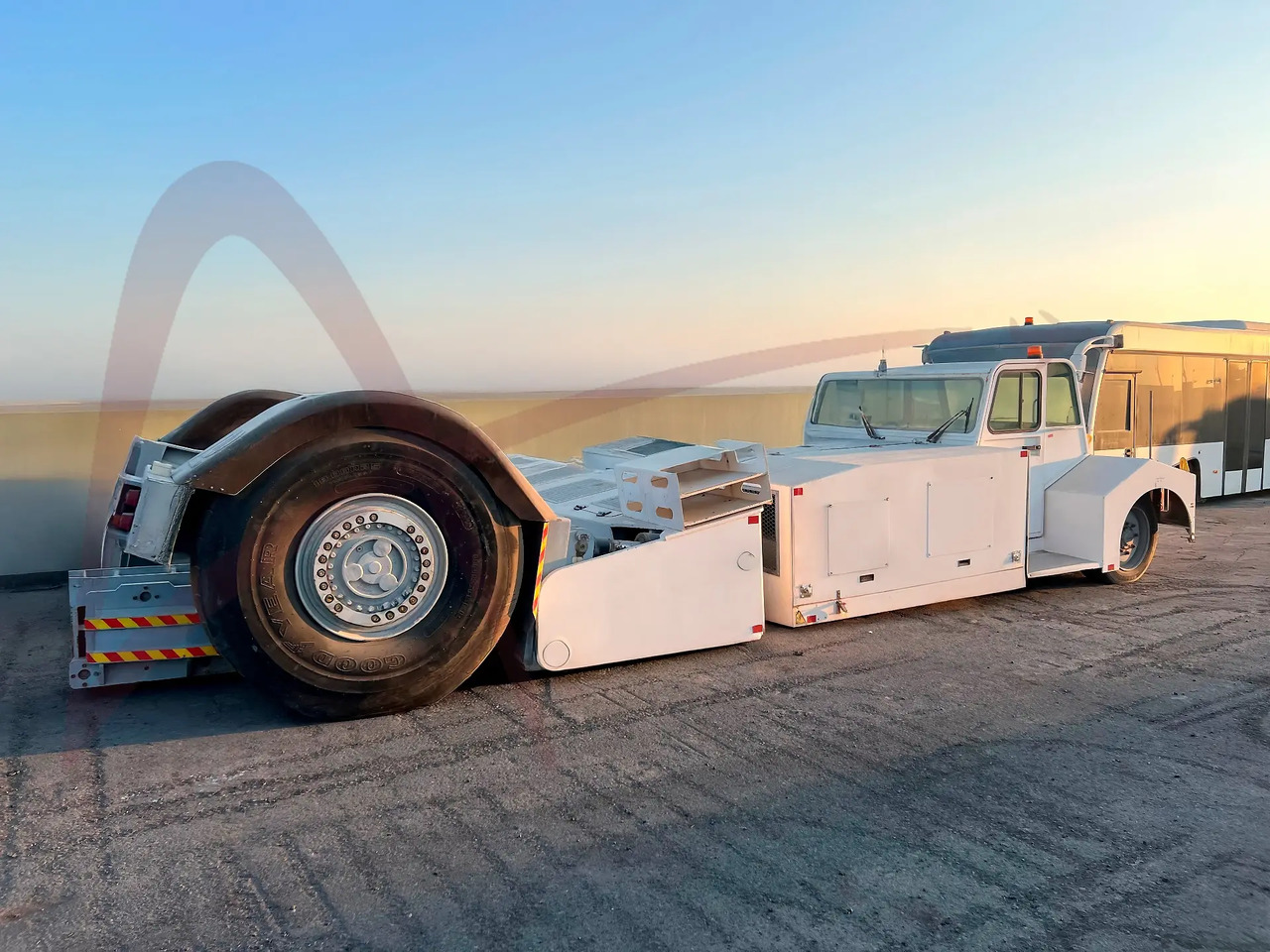 TLD TPX-500 - Pushback tractor: picture 1 TLD TPX-500 - Pushback tractor: picture 1