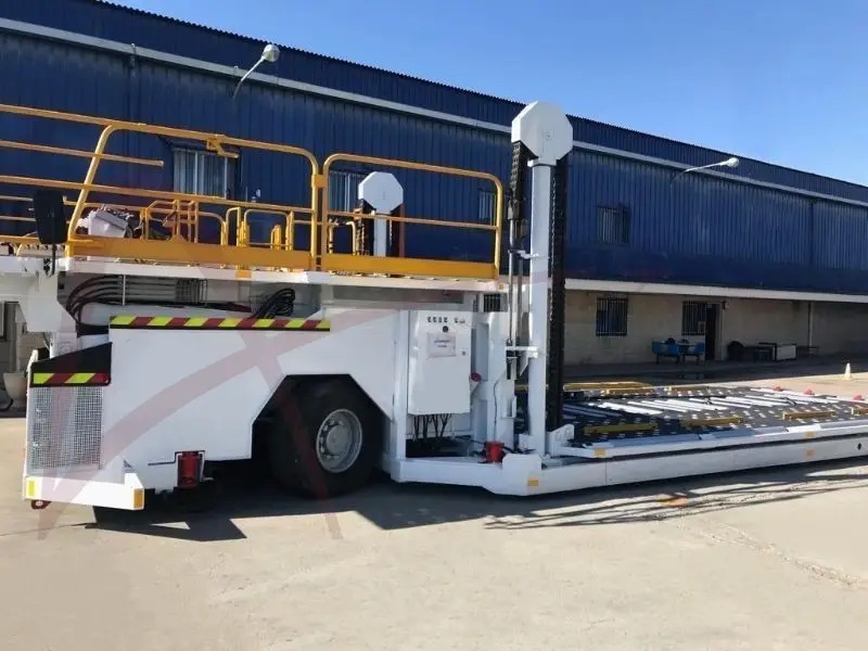TREPEL CHAMP 300 - Aircraft cargo loader: picture 1 TREPEL CHAMP 300 - Aircraft cargo loader: picture 1