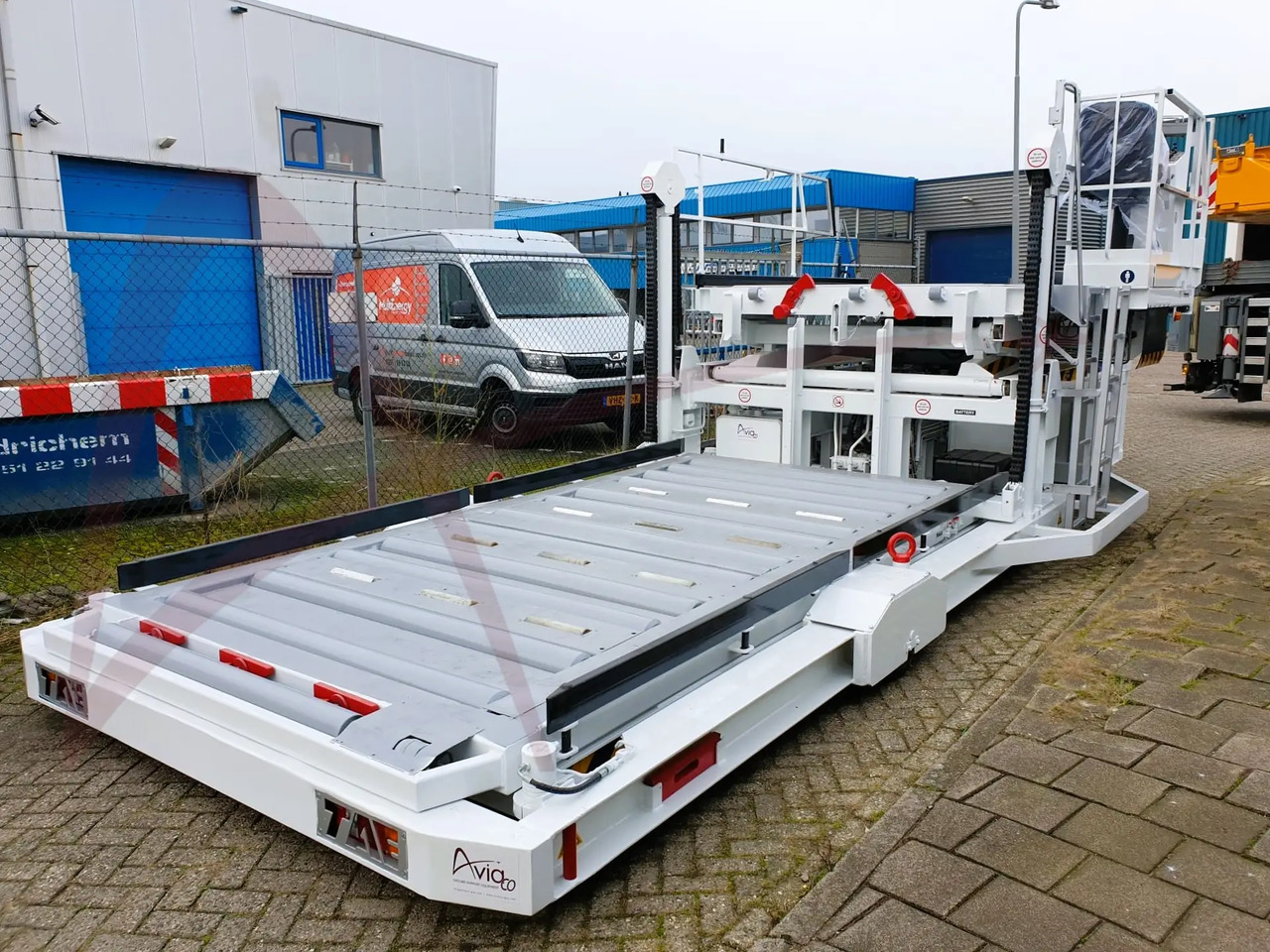 TREPEL CHAMP 70S - Aircraft cargo loader: picture 3 TREPEL CHAMP 70S - Aircraft cargo loader: picture 3