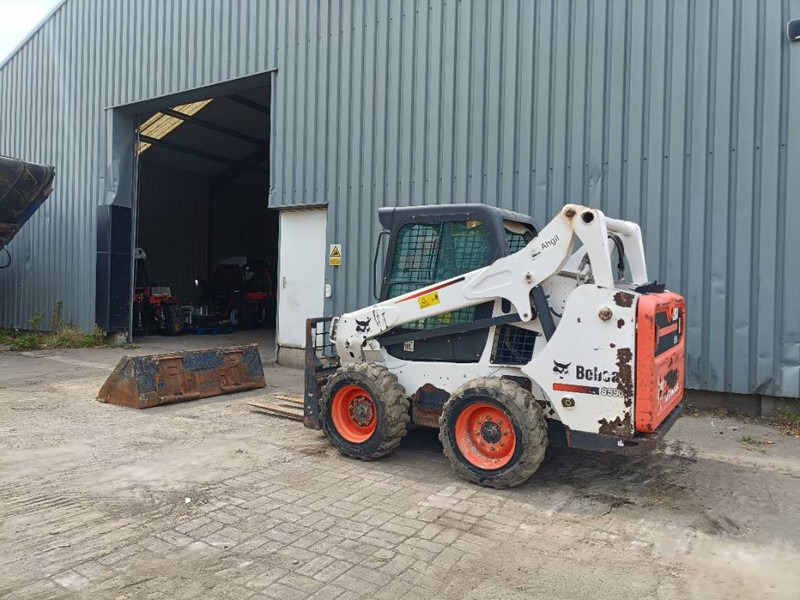 Bobcat s590 schranklader skid steer loader bucket, forks - Skid steer loader: picture 1 Bobcat s590 schranklader skid steer loader bucket, forks - Skid steer loader: picture 1