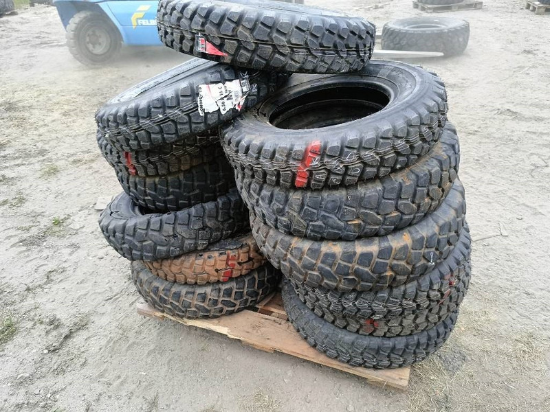 Michelin 6,50 R16 C 7,00R16 C 22/100R16 255/100R16 banden l - Wheels and tires for Construction machinery: picture 2 Michelin 6,50 R16 C 7,00R16 C 22/100R16 255/100R16 banden l - Wheels and tires for Construction machinery: picture 2