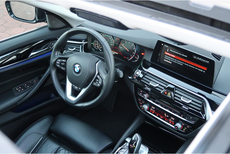 BMW 5 Serie 520i High Executive SCHUIFDAK/ NAPPA-LEDER/ ACC/ HEAD-UP/ H&K / ETC. - Sedan: picture 5 BMW 5 Serie 520i High Executive SCHUIFDAK/ NAPPA-LEDER/ ACC/ HEAD-UP/ H&K / ETC. - Sedan: picture 5