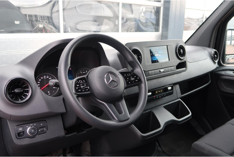 Mercedes-Benz Sprinter 317 CDI L2H2 AUT/ 3.5T/ CAMERA/ MBUX/ CRUISE/ AIRCO - Panel van: picture 2 Mercedes-Benz Sprinter 317 CDI L2H2 AUT/ 3.5T/ CAMERA/ MBUX/ CRUISE/ AIRCO - Panel van: picture 2