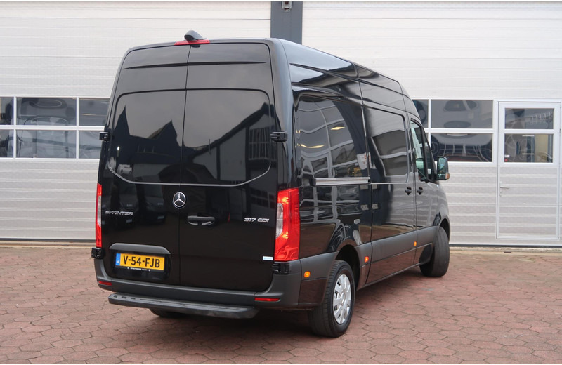 Mercedes-Benz Sprinter 317 CDI L2H2 AUT/ 3.5T/ CAMERA/ MBUX/ CRUISE/ AIRCO - Panel van: picture 3 Mercedes-Benz Sprinter 317 CDI L2H2 AUT/ 3.5T/ CAMERA/ MBUX/ CRUISE/ AIRCO - Panel van: picture 3