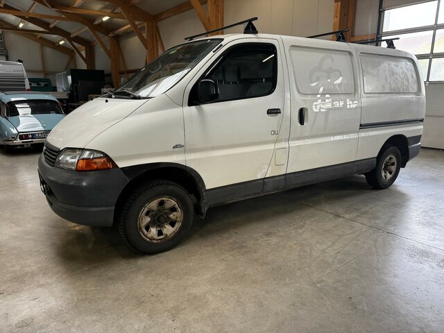 TOYOTA HiAce 2.5TD Kasten lang 4WD 4x4 - Panel van: picture 1 TOYOTA HiAce 2.5TD Kasten lang 4WD 4x4 - Panel van: picture 1
