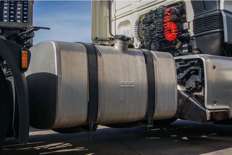 Tractor unit DAF XF 530 SSC 2x Tanks | Leasing from €1401/month: picture 13