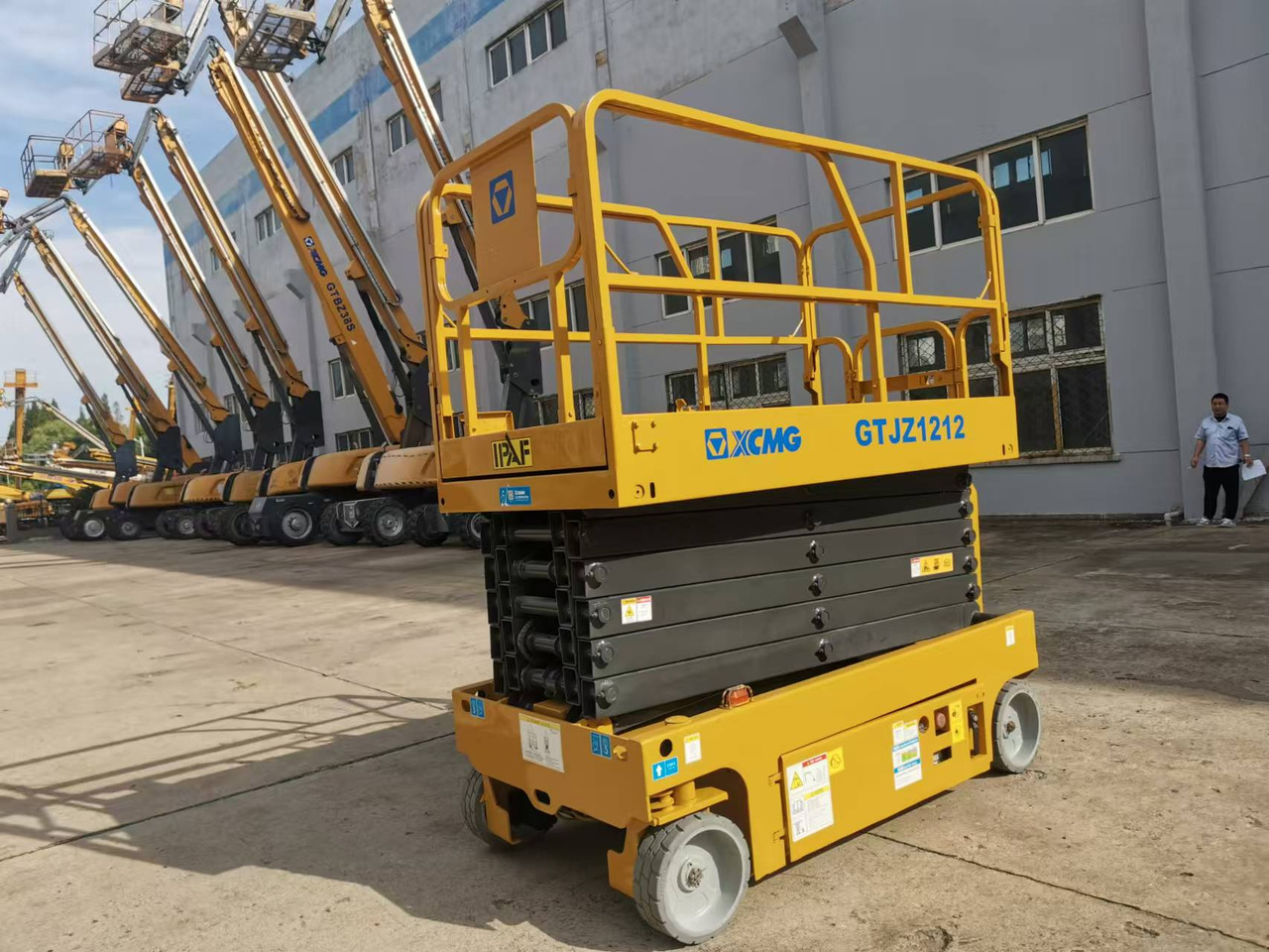XCMG Official 12m Used Self Propelled Scissor Lift GTJZ1212 Aerial Work Platforms For Sale - Scissor lift: picture 5 XCMG Official 12m Used Self Propelled Scissor Lift GTJZ1212 Aerial Work Platforms For Sale - Scissor lift: picture 5
