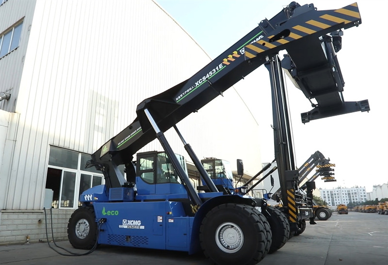 XCMG Official 45 Tons Pure Electric Container Reach Stacker XCS4531E Reach Stacker Crane Forklift - Reach stacker: picture 2 XCMG Official 45 Tons Pure Electric Container Reach Stacker XCS4531E Reach Stacker Crane Forklift - Reach stacker: picture 2