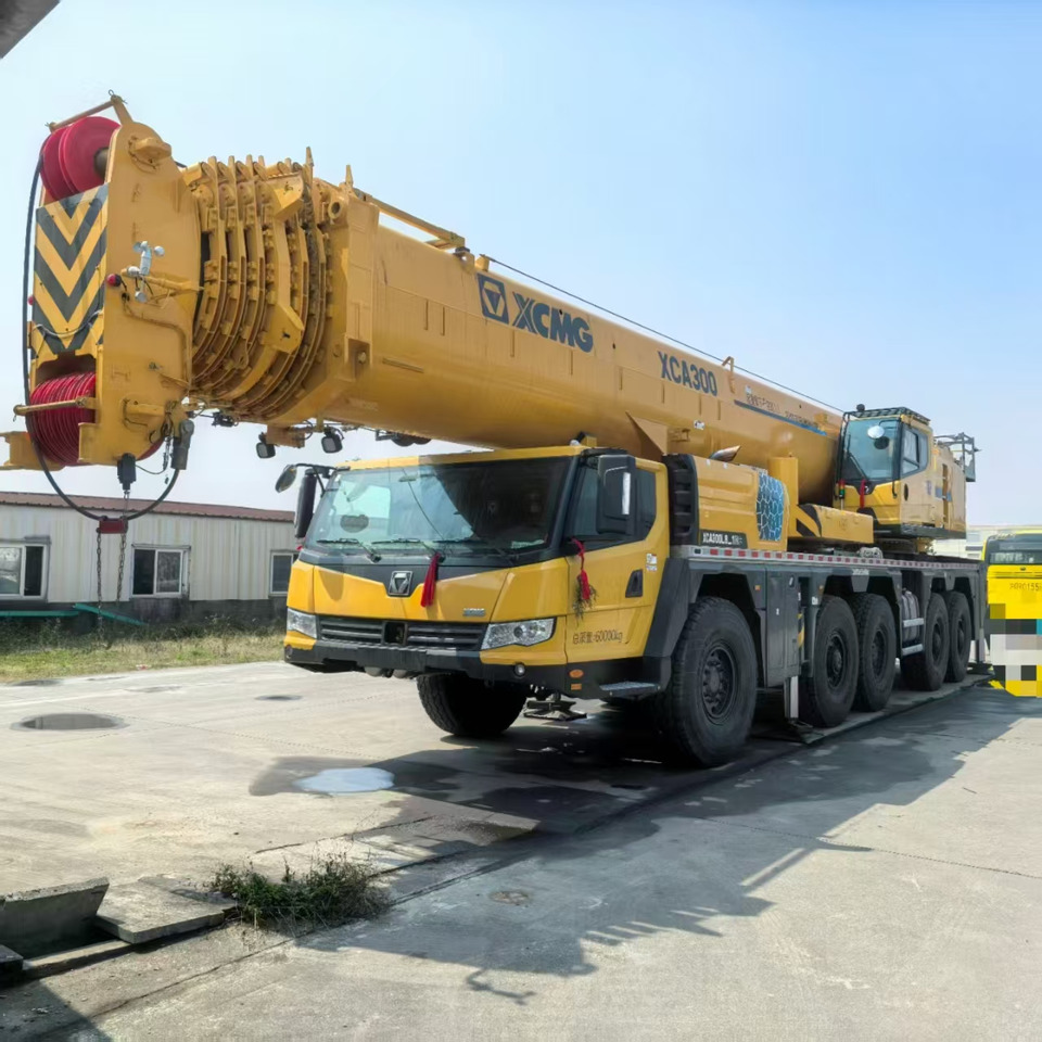 XCMG Official Second Hand Truck Mounted Crane XCA300L8_1 300 ton Mobile Crane Price - All terrain crane: picture 4 XCMG Official Second Hand Truck Mounted Crane XCA300L8_1 300 ton Mobile Crane Price - All terrain crane: picture 4