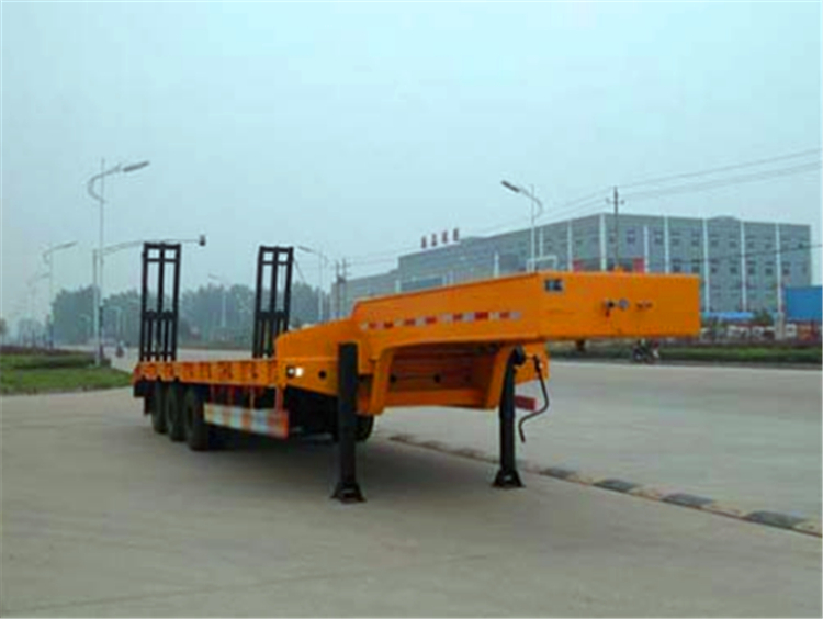 XCMG Official Semi Trailer XLXZ9400TDP 3 Axles Lowbed Trailer for Sale - Low loader semi-trailer: picture 4 XCMG Official Semi Trailer XLXZ9400TDP 3 Axles Lowbed Trailer for Sale - Low loader semi-trailer: picture 4
