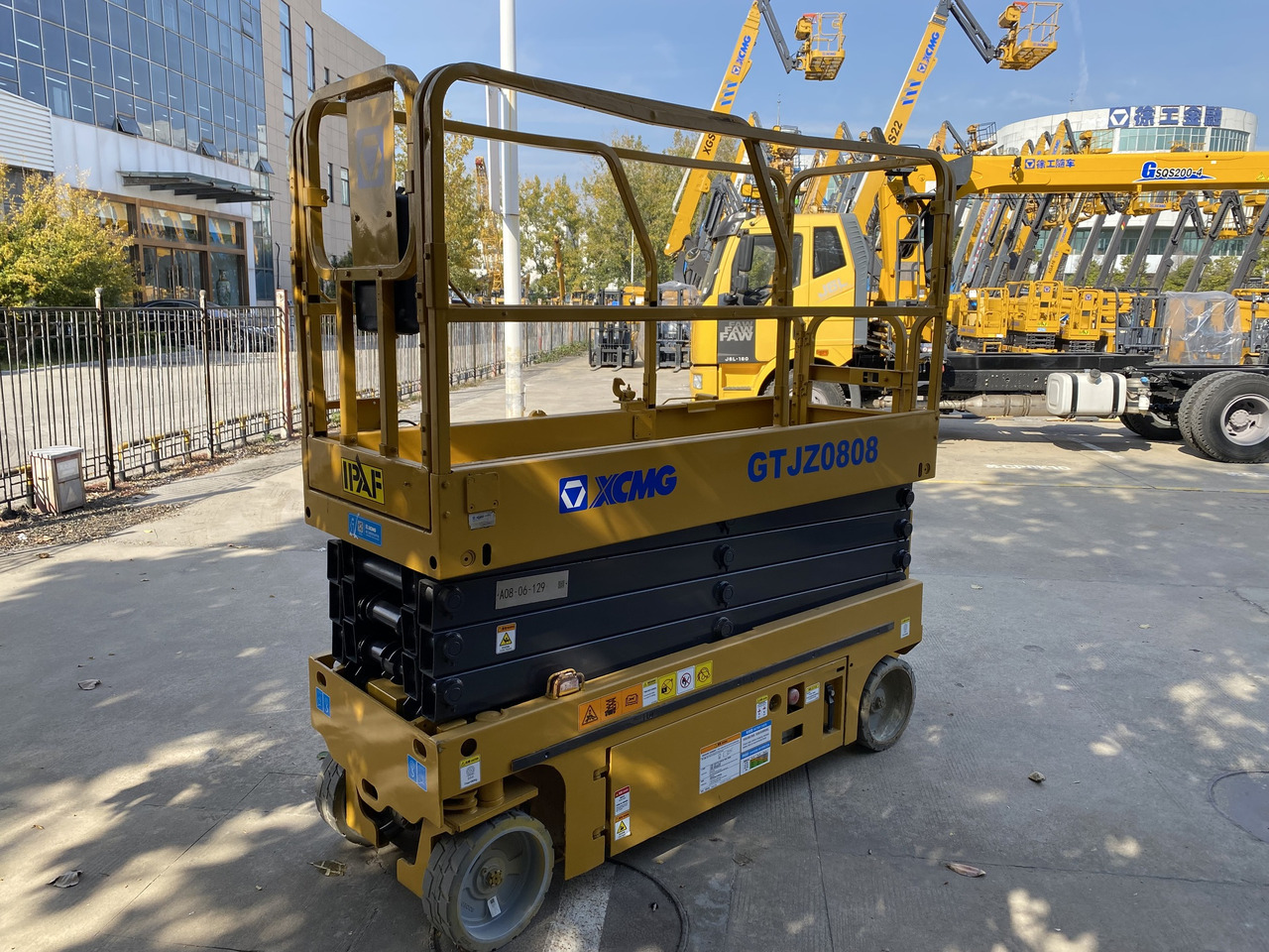 XCMG Official Used Aerial Work Platform Lift GTJZ0808 8m Hydraulic Scissor Lift Price - Scissor lift: picture 4 XCMG Official Used Aerial Work Platform Lift GTJZ0808 8m Hydraulic Scissor Lift Price - Scissor lift: picture 4