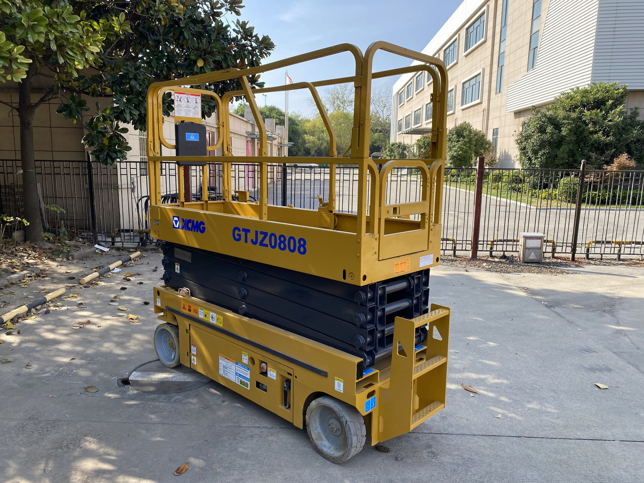 XCMG Official Used Aerial Work Platform Lift GTJZ0808 8m Hydraulic Scissor Lift Price - Scissor lift: picture 2 XCMG Official Used Aerial Work Platform Lift GTJZ0808 8m Hydraulic Scissor Lift Price - Scissor lift: picture 2