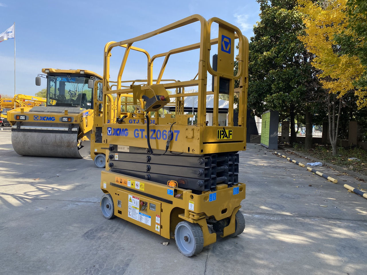 XCMG Official Used Aerial Work Platforms GTJZ0607 Mobile Scissor Lift For Sale - Scissor lift: picture 4 XCMG Official Used Aerial Work Platforms GTJZ0607 Mobile Scissor Lift For Sale - Scissor lift: picture 4
