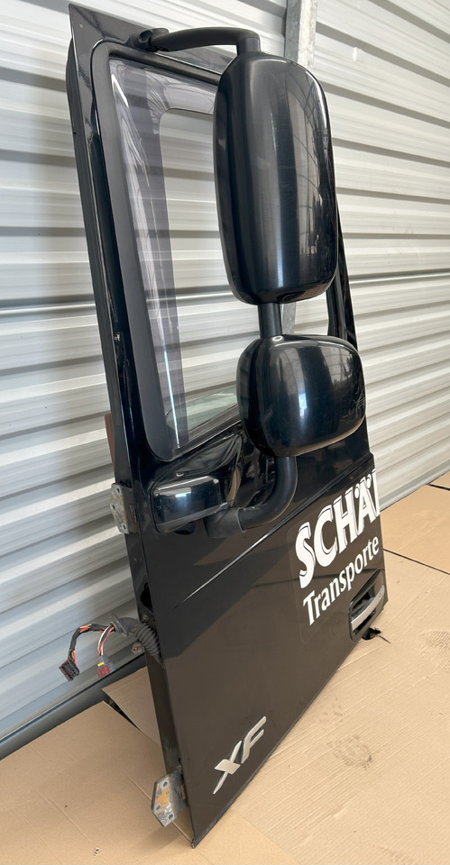 DAF XF 106 DOOR LEFT WITH MIRROR - Door and parts: picture 3 DAF XF 106 DOOR LEFT WITH MIRROR - Door and parts: picture 3