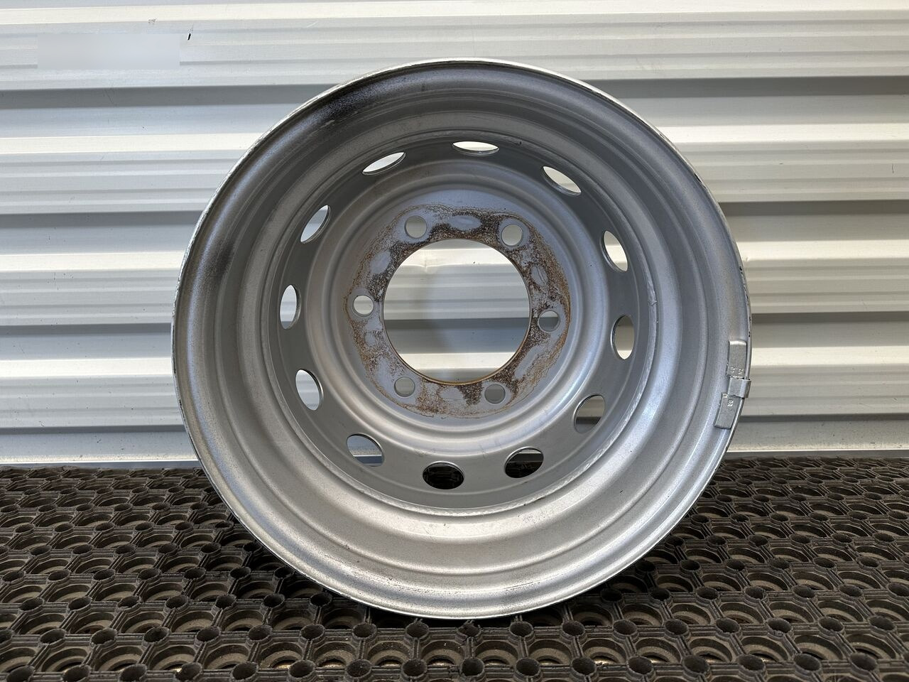 IVECO 6x205 16 IVECO DAILY - Rim for Truck: picture 5 IVECO 6x205 16 IVECO DAILY - Rim for Truck: picture 5