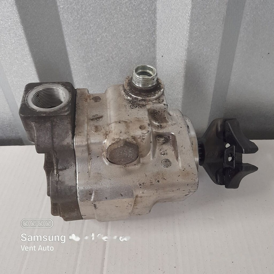 Mercedes-Benz A9604600280   Mercedes-Benz ACTROS MP4 A9604600280 truck - Steering pump for Truck: picture 2 Mercedes-Benz A9604600280   Mercedes-Benz ACTROS MP4 A9604600280 truck - Steering pump for Truck: picture 2