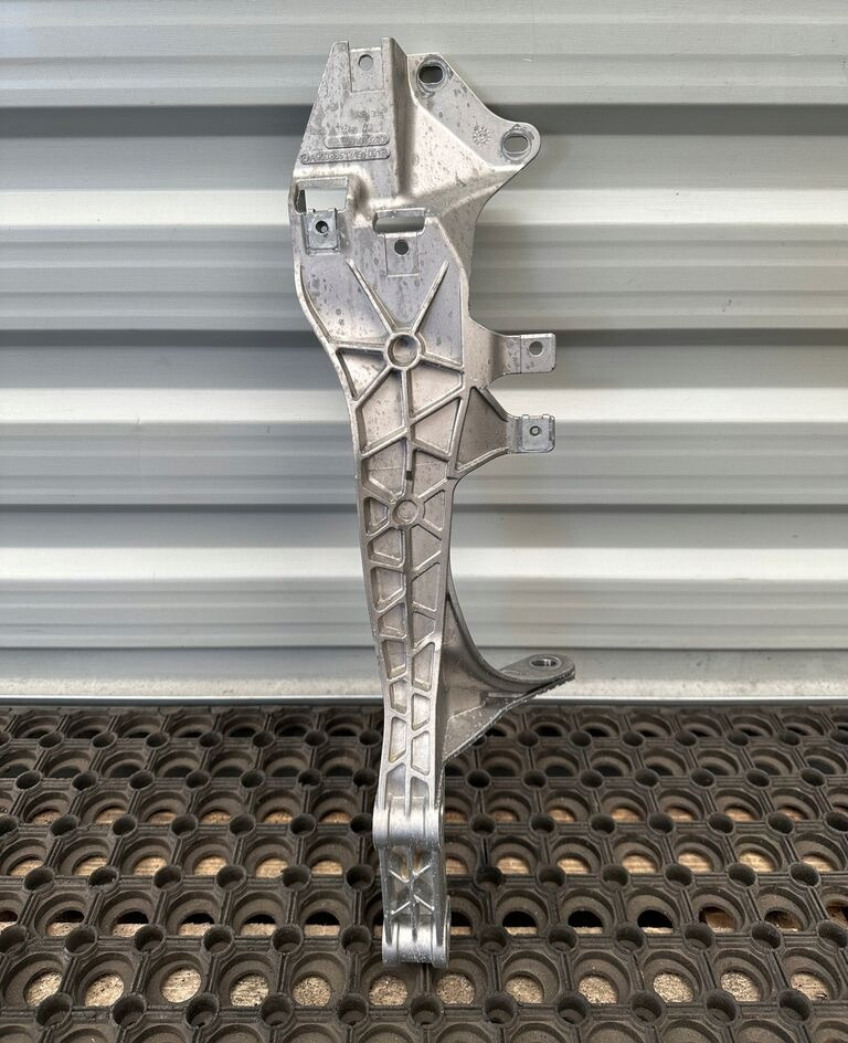 WSPORNIK MOCOWANIE A9608851245 Mercedes-Benz ACTROS MP4 A9608851245 truck - Body and exterior for Truck: picture 1 WSPORNIK MOCOWANIE A9608851245 Mercedes-Benz ACTROS MP4 A9608851245 truck - Body and exterior for Truck: picture 1