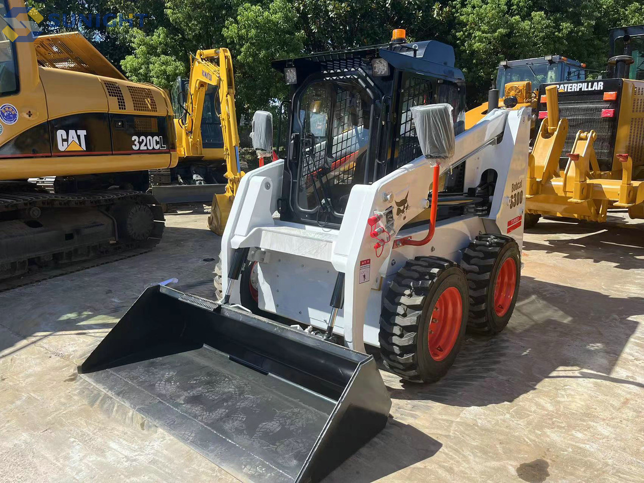 Bobcat Skid Steer Loader Bobcat S300 60.4kW Kubota Engine 1361kg Rated Operating Capacity - Skid steer loader: picture 4 Bobcat Skid Steer Loader Bobcat S300 60.4kW Kubota Engine 1361kg Rated Operating Capacity - Skid steer loader: picture 4