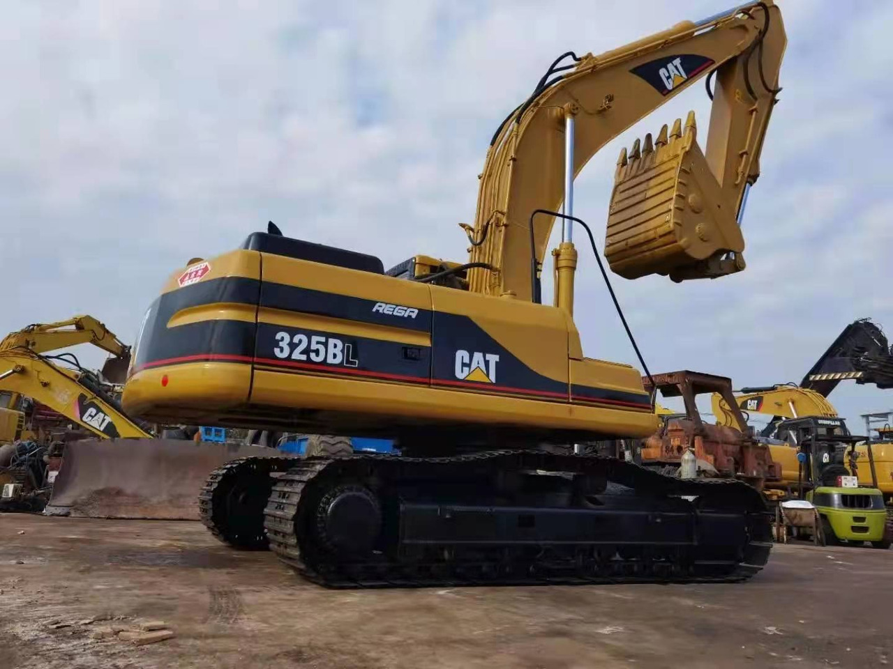 Caterpillar Excavator Secondhand Condition CAT 325BL, 330BL, 320BL - Crawler excavator: picture 3 Caterpillar Excavator Secondhand Condition CAT 325BL, 330BL, 320BL - Crawler excavator: picture 3
