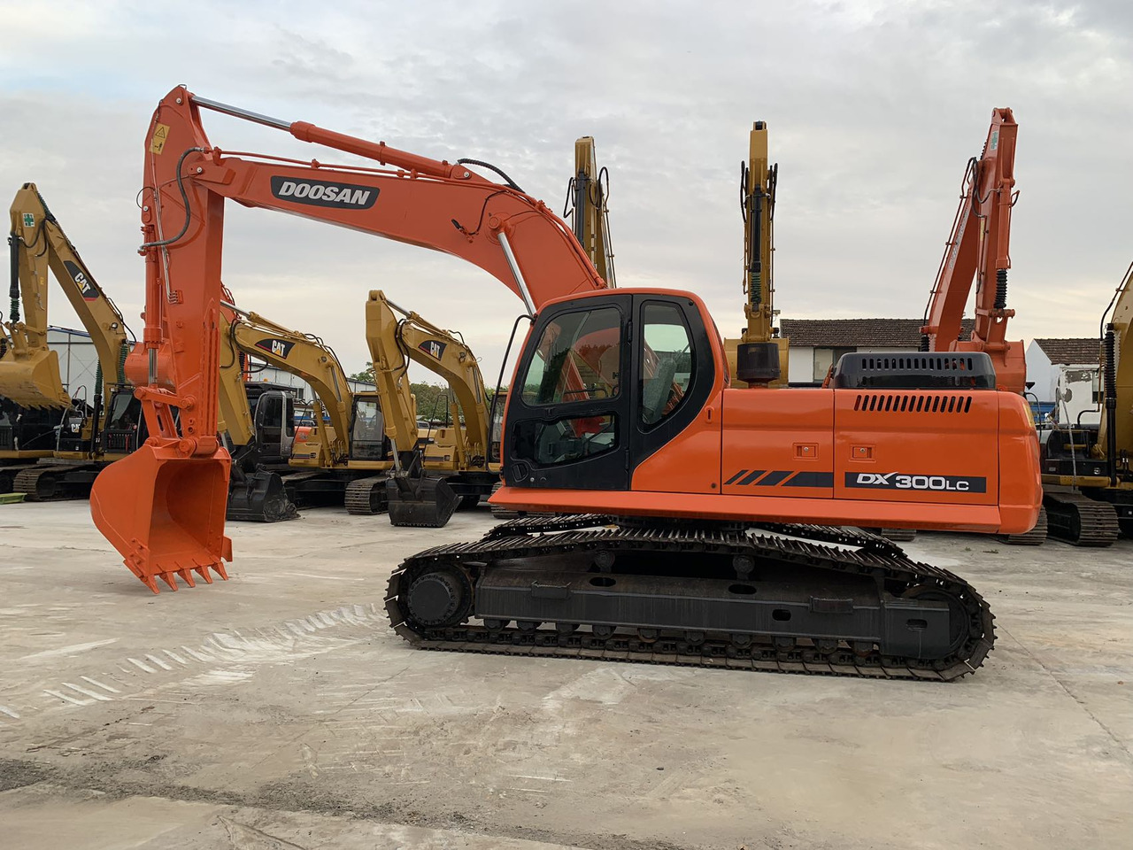 Doosan DX300 Heavy Mining Excavator Secondhand 30 ton Excavator - Crawler excavator: picture 2 Doosan DX300 Heavy Mining Excavator Secondhand 30 ton Excavator - Crawler excavator: picture 2