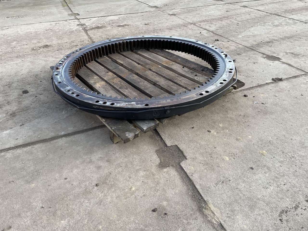 KOMATSU PC 228 - Slewing ring for Excavator: picture 2 KOMATSU PC 228 - Slewing ring for Excavator: picture 2