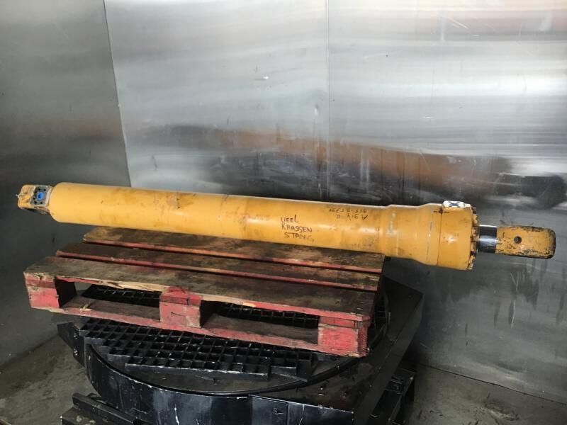 Liebherr A924B Li / A914 Li / A914B Li / R914 / R924 - Hydraulic cylinder: picture 1 Liebherr A924B Li / A914 Li / A914B Li / R914 / R924 - Hydraulic cylinder: picture 1