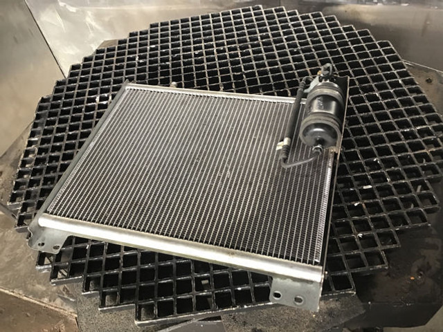Liebherr Airco Condensor - A/C part: picture 3 Liebherr Airco Condensor - A/C part: picture 3