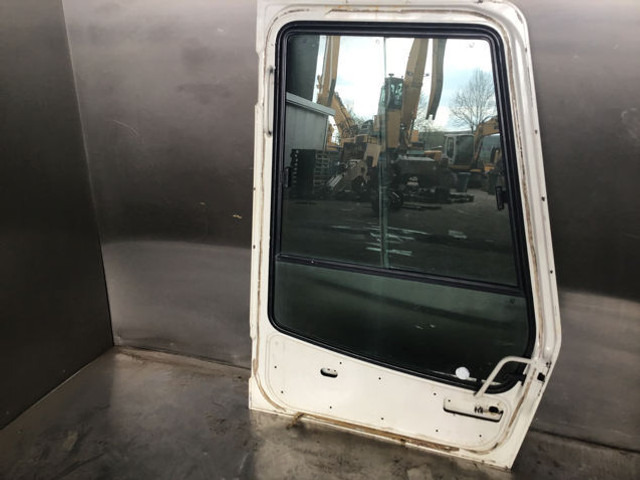Liebherr Cabin Door - Door and parts: picture 5 Liebherr Cabin Door - Door and parts: picture 5