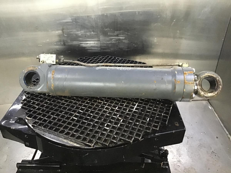 Liebherr Cylinder - Hydraulic cylinder: picture 1 Liebherr Cylinder - Hydraulic cylinder: picture 1