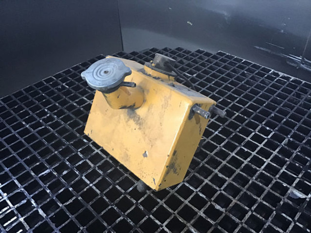 Liebherr Equalizing Reservoir - Expansion tank: picture 1 Liebherr Equalizing Reservoir - Expansion tank: picture 1