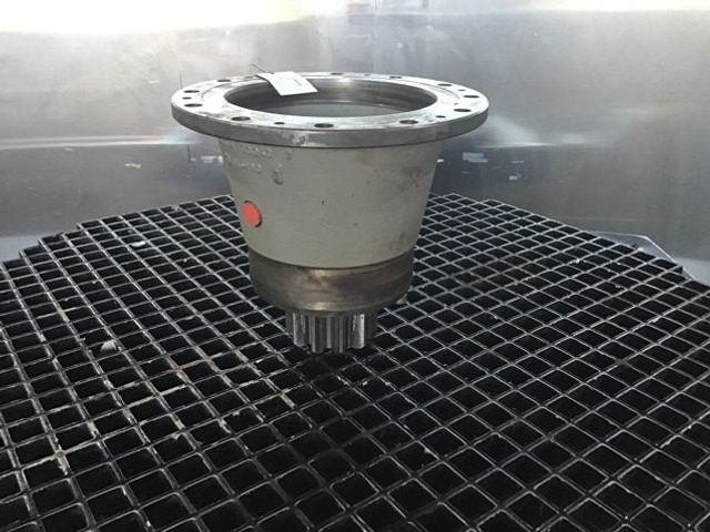 Liebherr Output Shaft Housing - Wheel hub: picture 2 Liebherr Output Shaft Housing - Wheel hub: picture 2