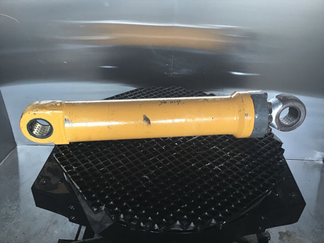 Liebherr Outrigger Cylinder - Hydraulic cylinder: picture 1 Liebherr Outrigger Cylinder - Hydraulic cylinder: picture 1