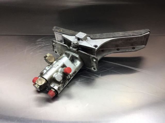 Liebherr Pilot Control Unit - Pedal: picture 5 Liebherr Pilot Control Unit - Pedal: picture 5