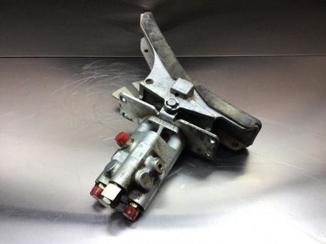Liebherr Pilot Control Unit - Pedal: picture 5 Liebherr Pilot Control Unit - Pedal: picture 5