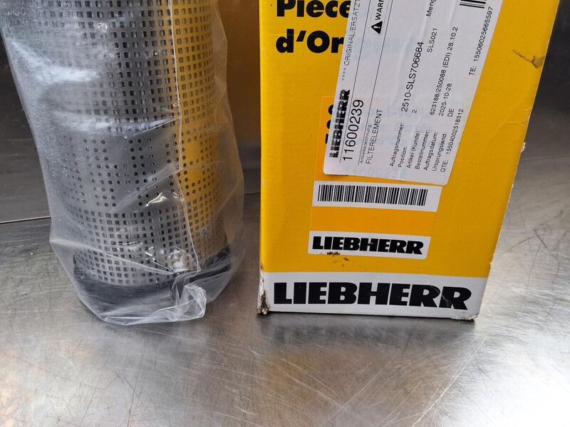 Liebherr R922 / R924 / R922 LC / R914 COMPACT / R920 LC / R920 NLC / R918 XLC / R918 LC / R918 NLC / R924 LC - Air filter: picture 2 Liebherr R922 / R924 / R922 LC / R914 COMPACT / R920 LC / R920 NLC / R918 XLC / R918 LC / R918 NLC / R924 LC - Air filter: picture 2