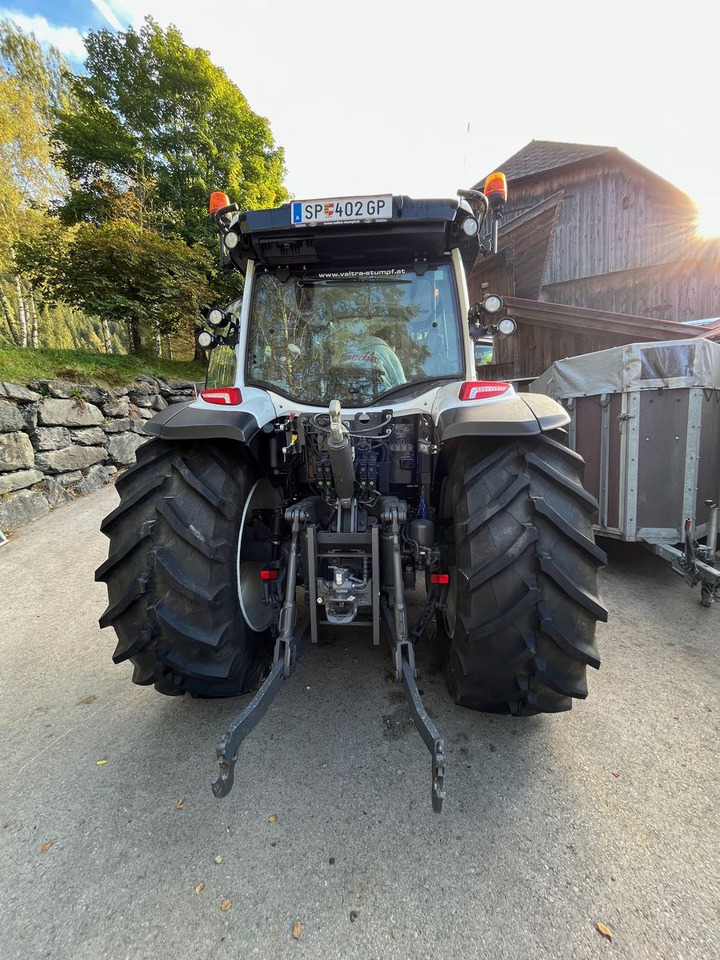 Valtra G135 VERSU - Farm tractor: picture 3 Valtra G135 VERSU - Farm tractor: picture 3