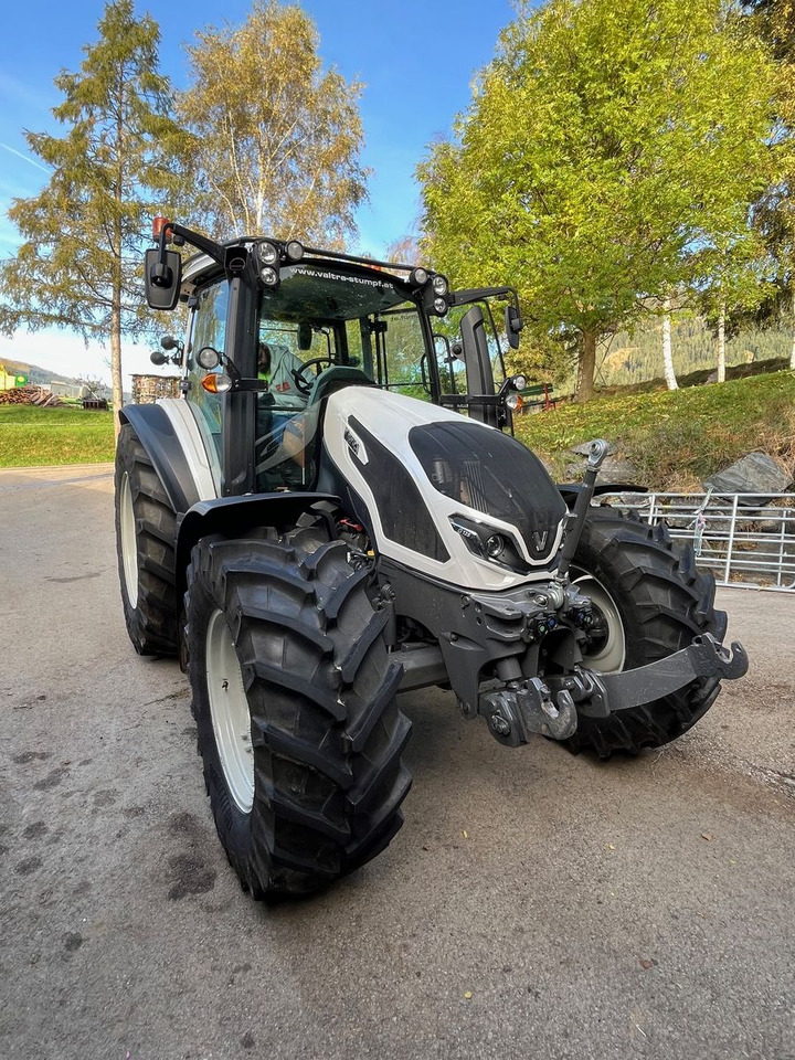 Valtra G135 VERSU - Farm tractor: picture 1 Valtra G135 VERSU - Farm tractor: picture 1