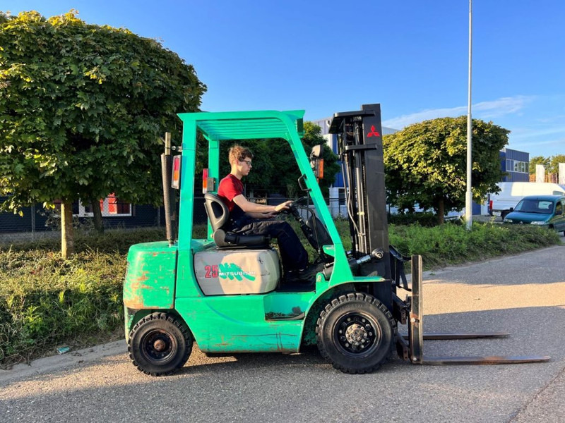Mitsubishi FD25 - Diesel forklift: picture 2 Mitsubishi FD25 - Diesel forklift: picture 2