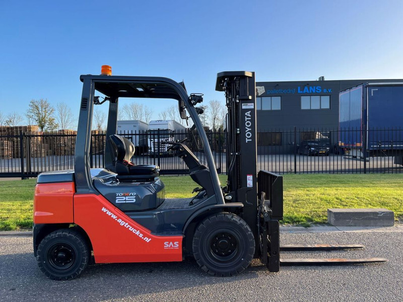 Toyota 52-8FDF25 - Diesel forklift: picture 3 Toyota 52-8FDF25 - Diesel forklift: picture 3