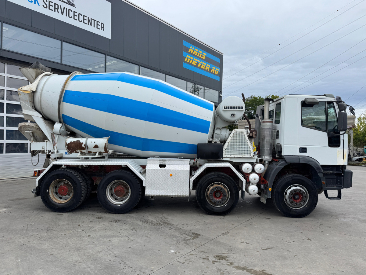 IVECO 440 Cursor 8x4 Liebherr - Concrete mixer truck: picture 4 IVECO 440 Cursor 8x4 Liebherr - Concrete mixer truck: picture 4