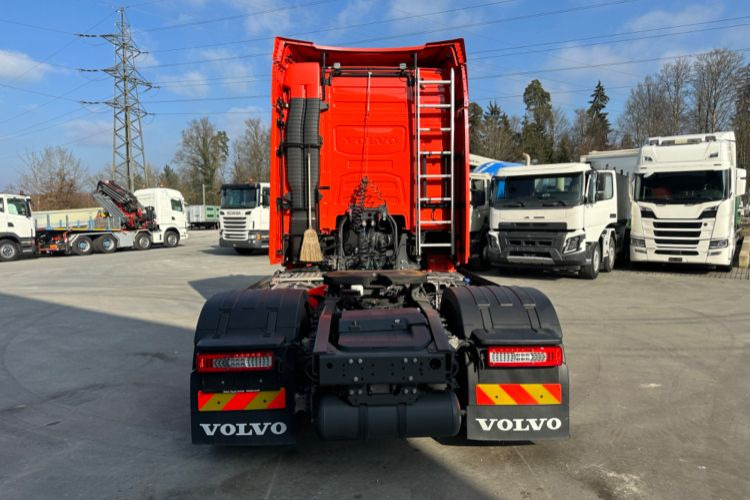 Lease a Volvo FH-500 4x2  Volvo FH-500 4x2: picture 10
