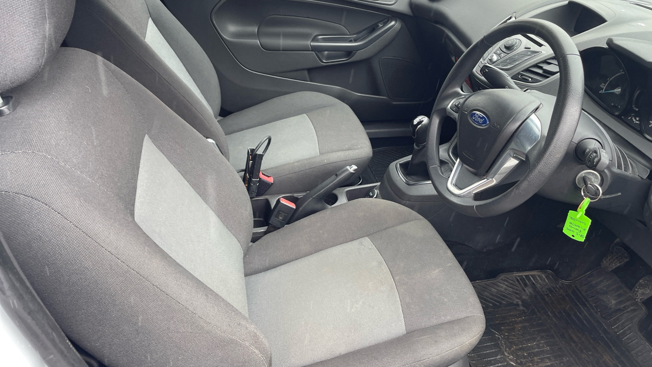 Ford Fiesta Base 1.5 TDCi 75ps - Car: picture 5 Ford Fiesta Base 1.5 TDCi 75ps - Car: picture 5
