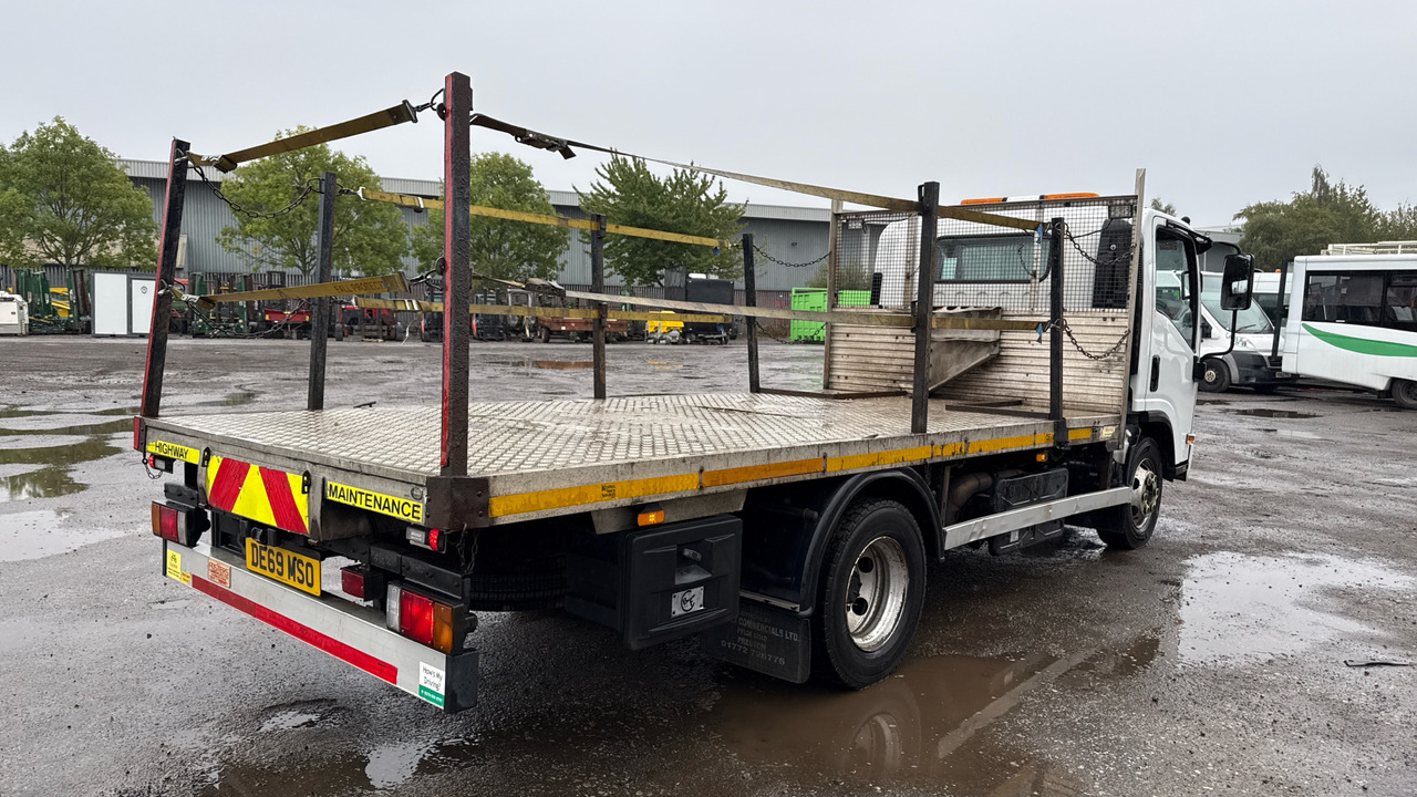 Isuzu N75 190 - Flatbed van: picture 4 Isuzu N75 190 - Flatbed van: picture 4